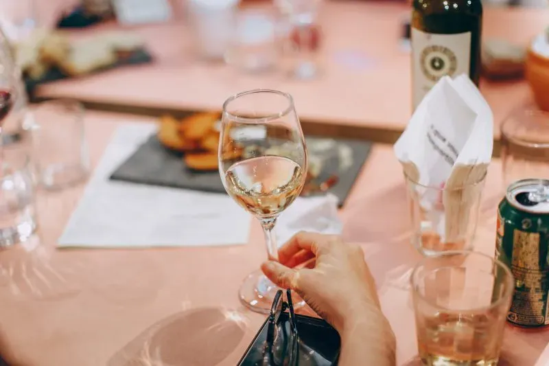 Alkohole na wesele – rodzaje, ceny, zakup. Jak wybrać najlepsze?
